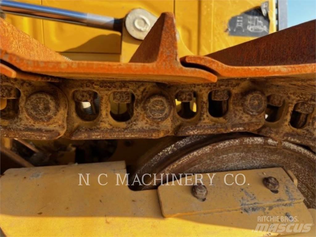CAT D2 XLCN Buldooserid