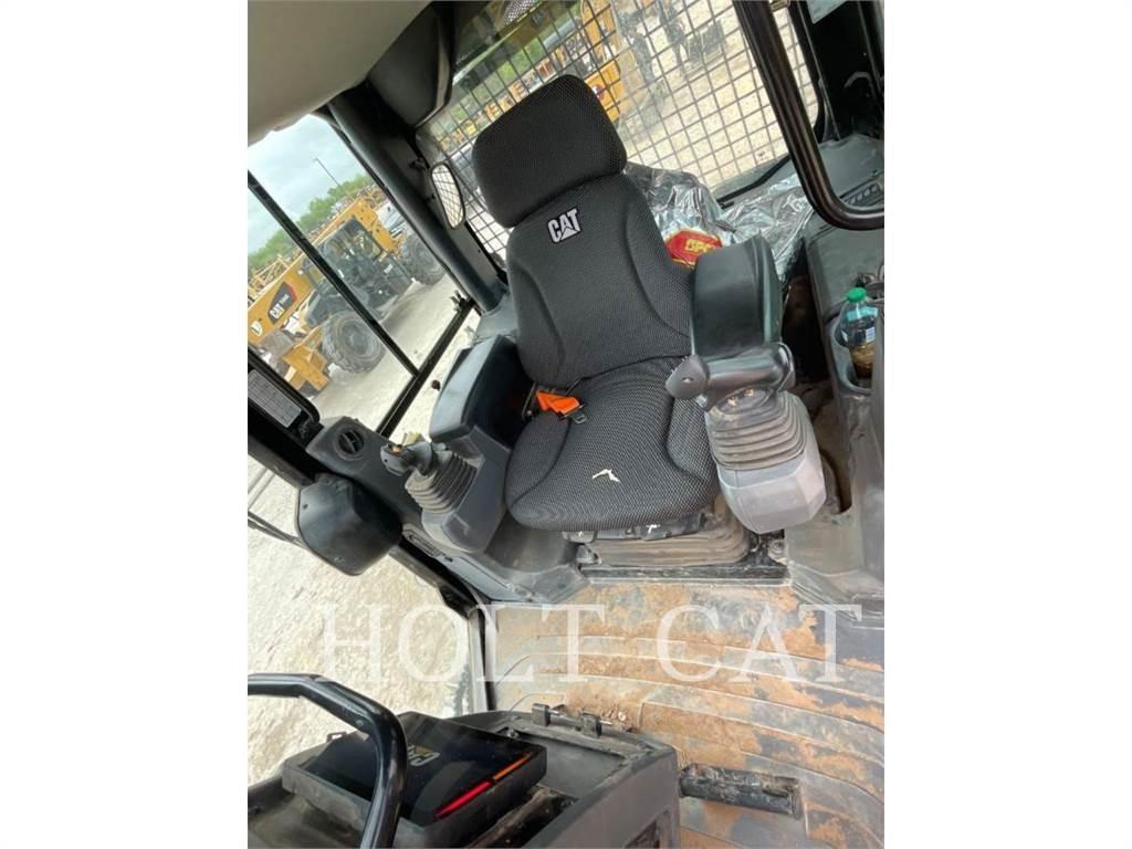 CAT D3 CAB Buldooserid