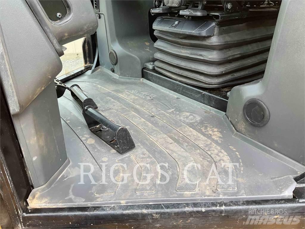 CAT D3 LGP AAG Buldooserid