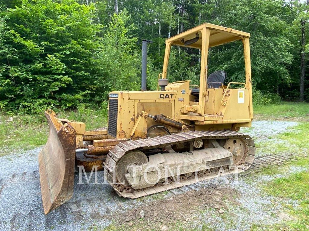CAT D3B Buldooserid