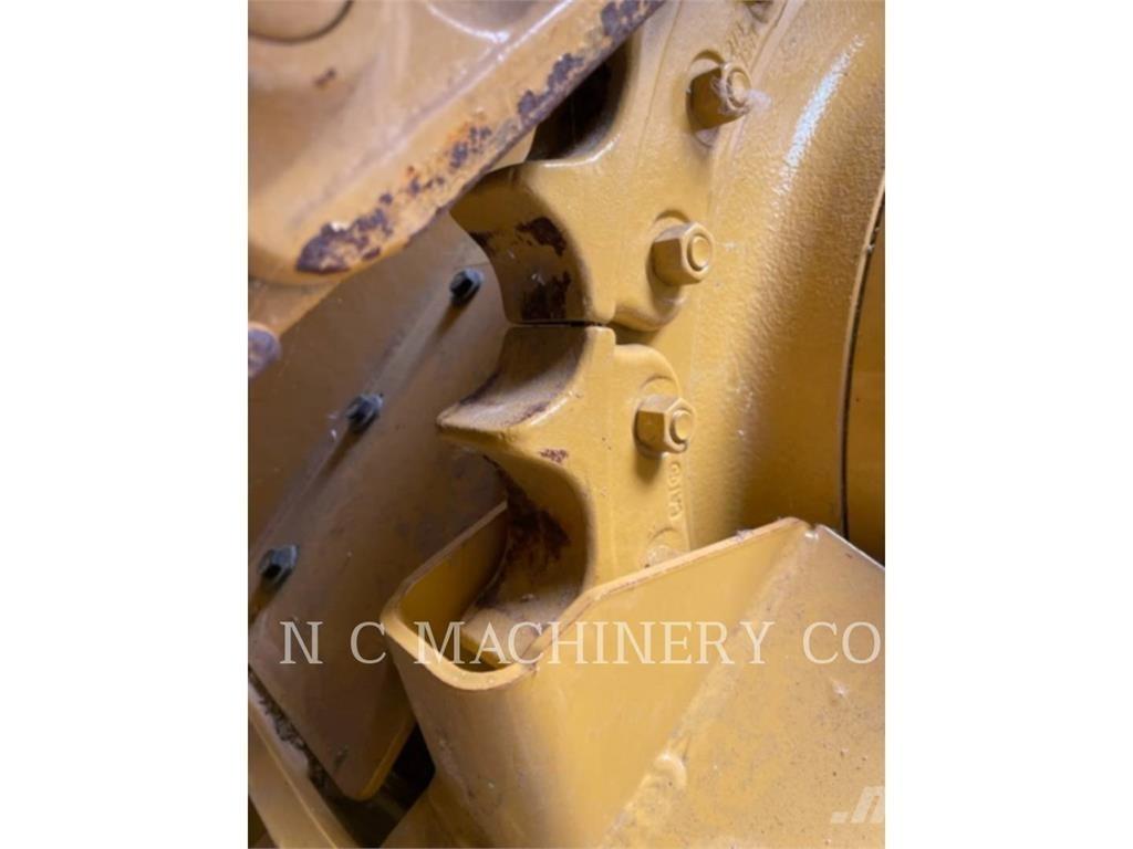 CAT D3K2 XLCB Buldooserid
