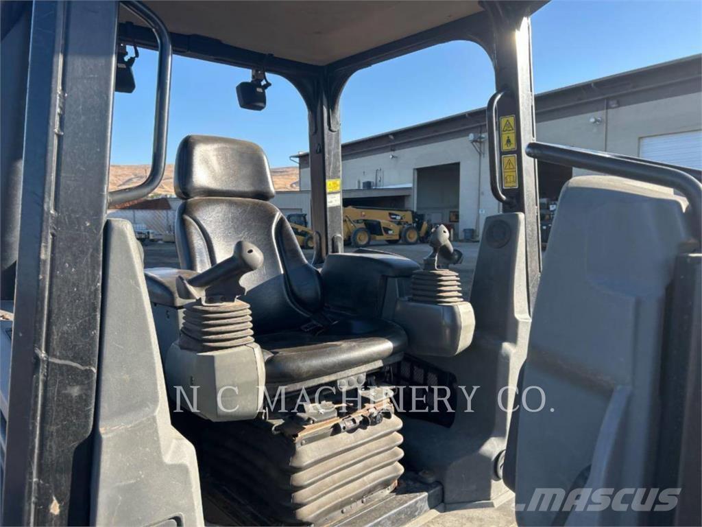 CAT D3K2 XLCN Buldooserid