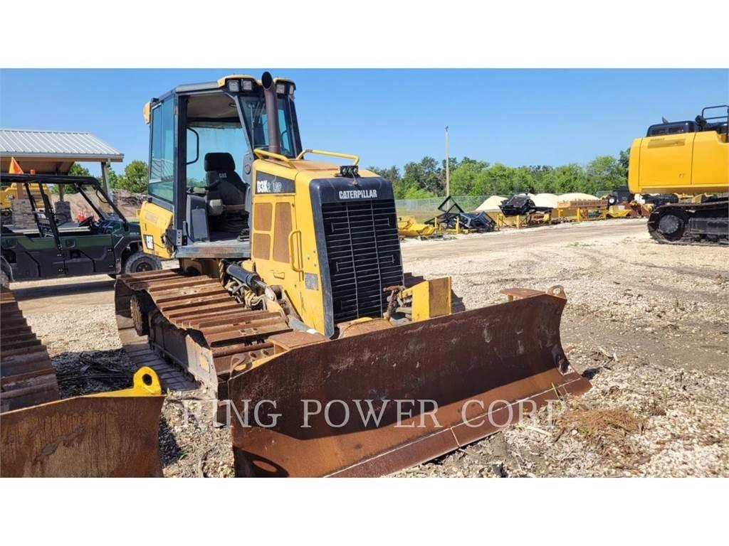 CAT D3K2LGP Buldooserid