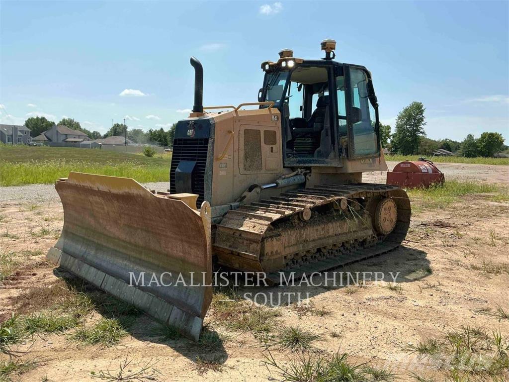 CAT D4 Buldooserid