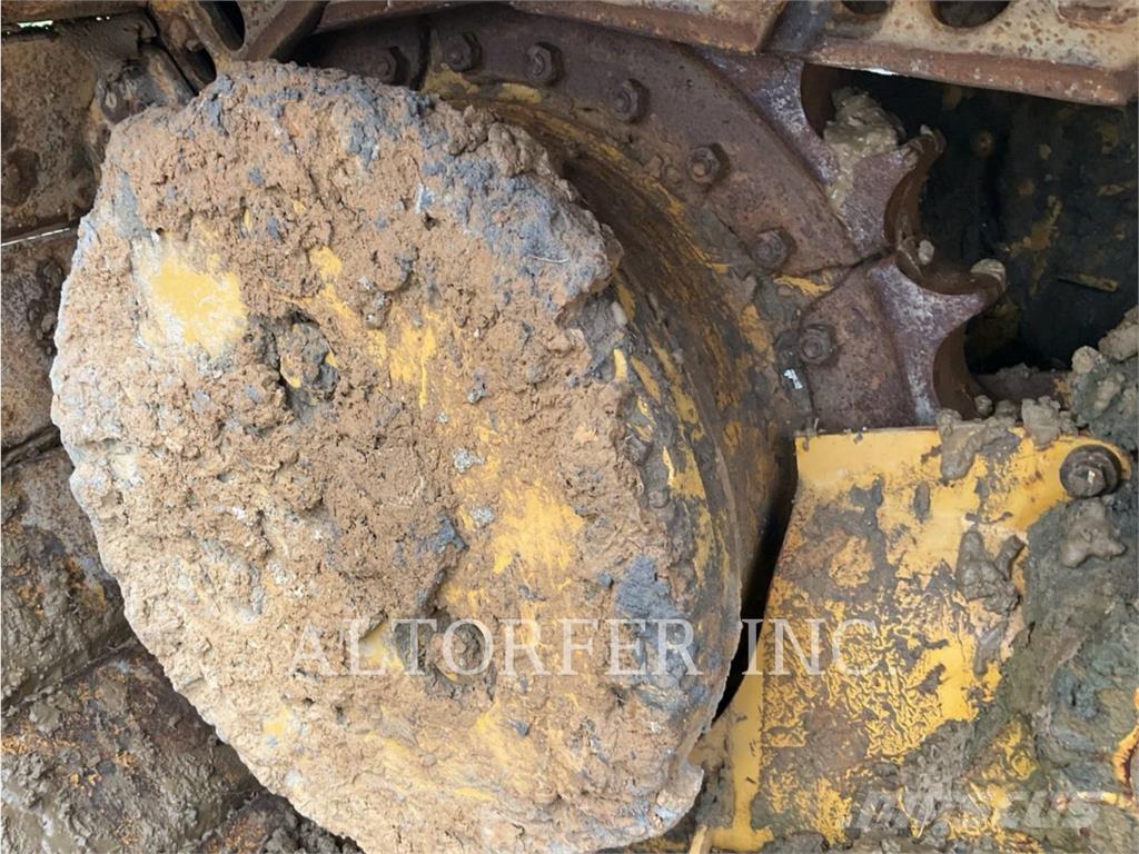 CAT D4 LGP 3D Buldooserid