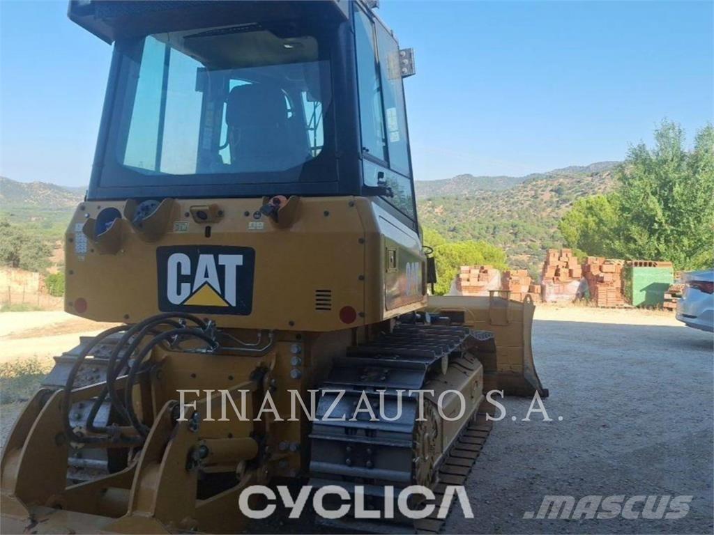 CAT D4K2 Buldooserid