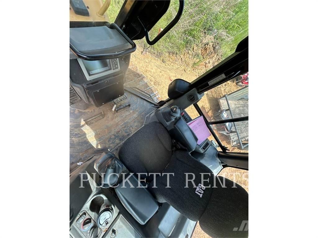 CAT D4K2LGP Buldooserid