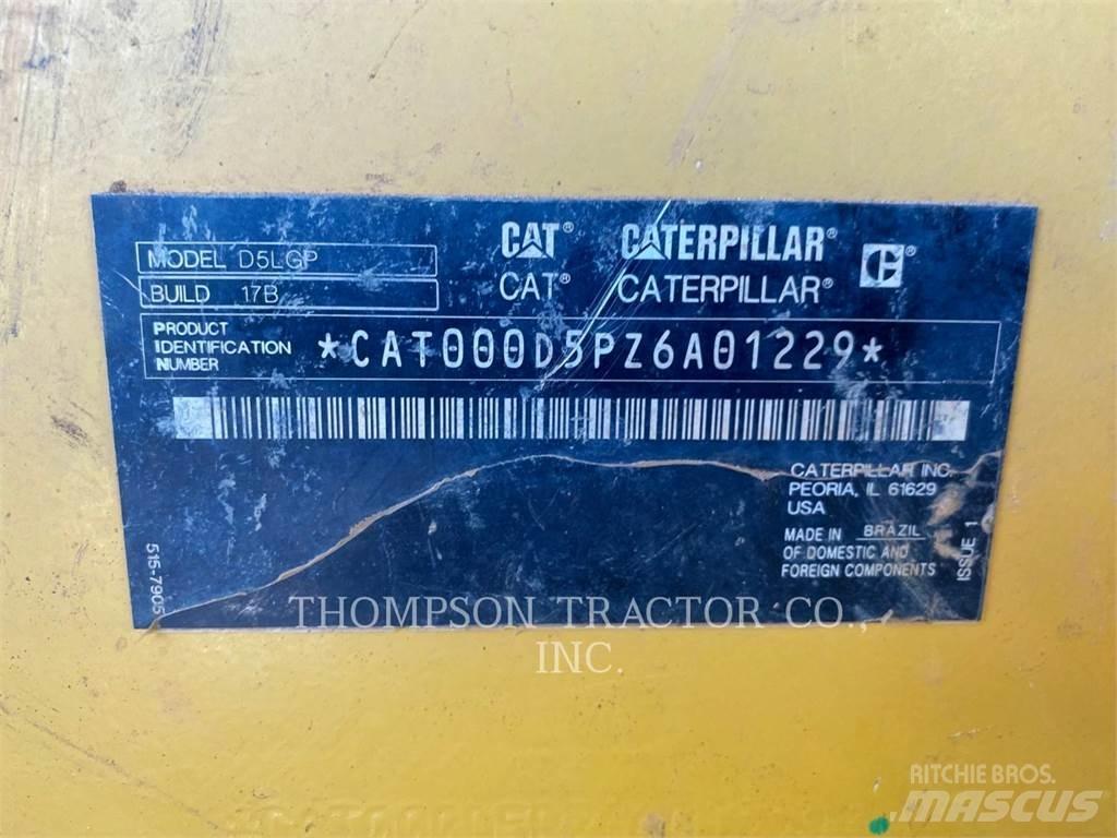 CAT D5 Buldooserid