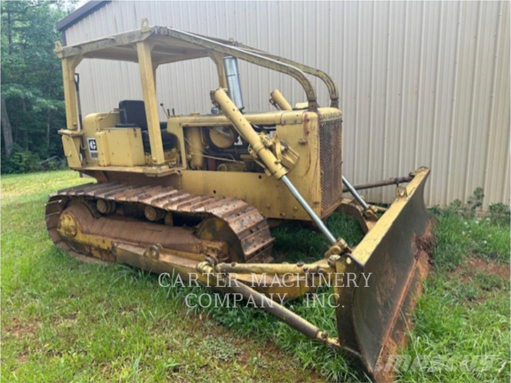 CAT D5 Buldooserid