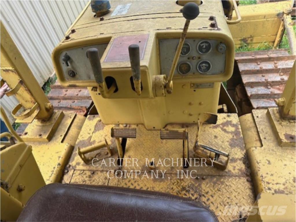 CAT D5 Buldooserid