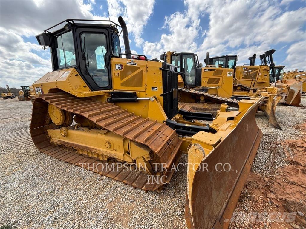 CAT D5 Buldooserid
