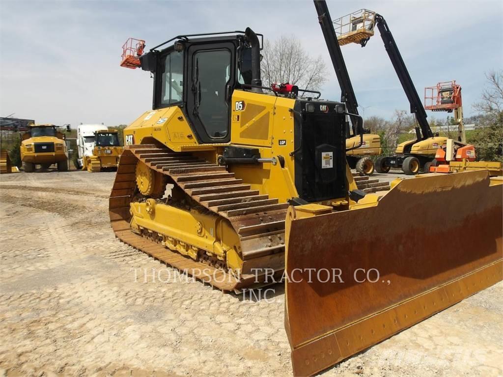 CAT D5 Buldooserid