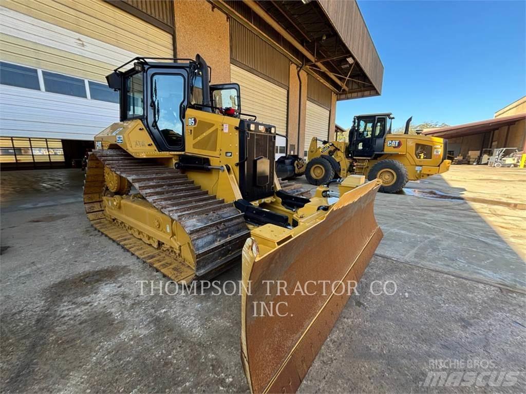 CAT D5 Buldooserid