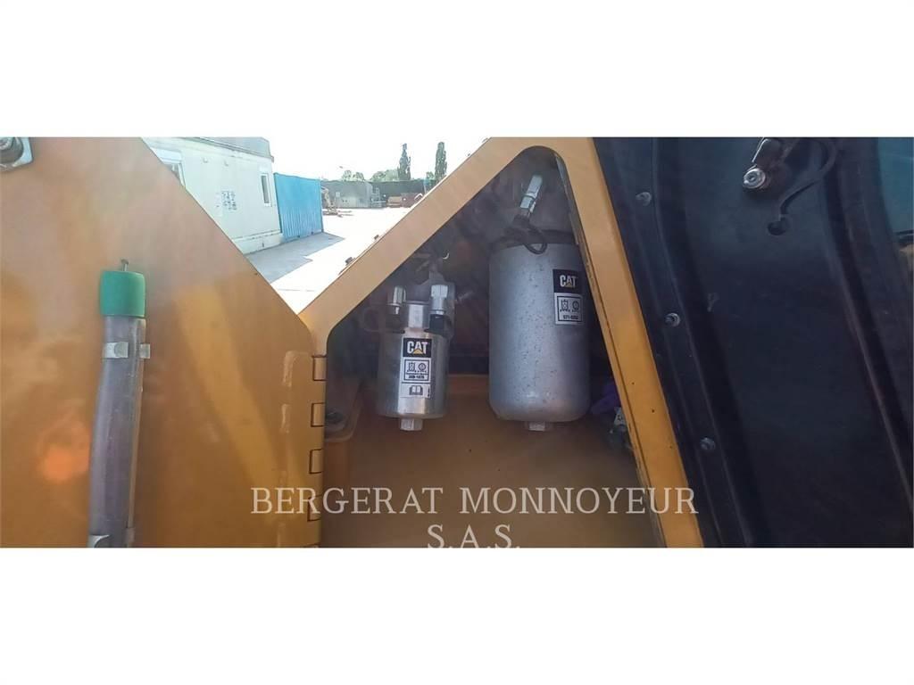 CAT D5 Buldooserid
