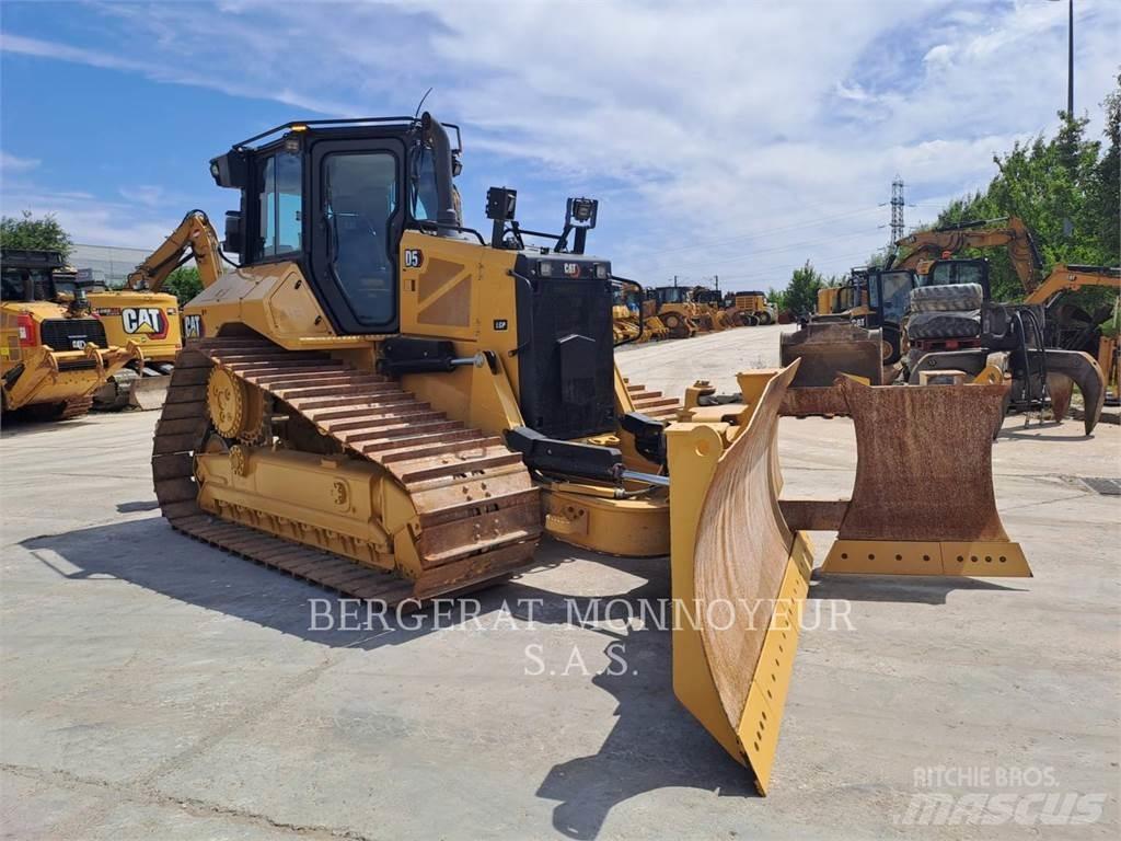 CAT D5 Buldooserid