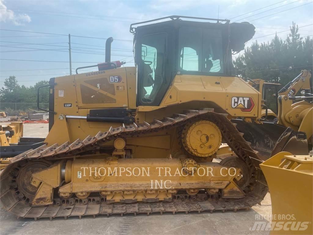 CAT D5 Buldooserid
