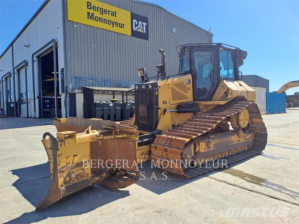 CAT D5 Buldooserid
