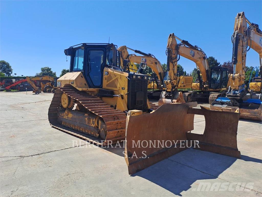 CAT D5 Buldooserid