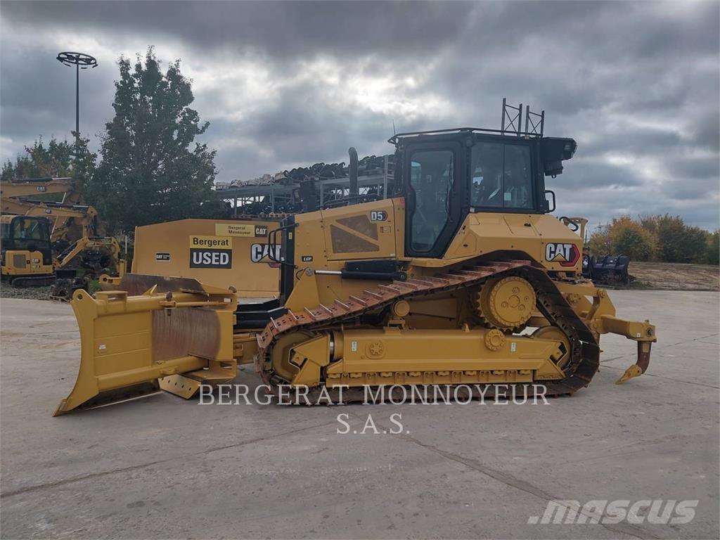 CAT D5 Buldooserid