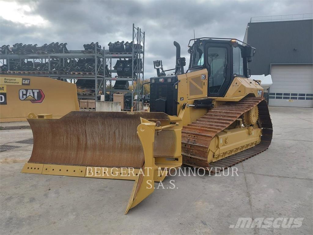CAT D5 Buldooserid