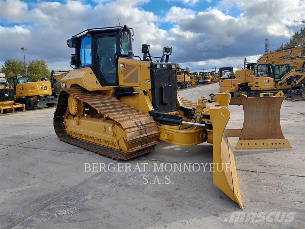 CAT D5 Buldooserid