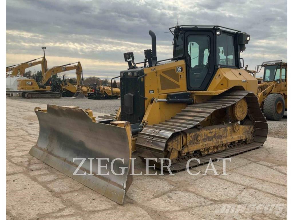 CAT D5 Buldooserid