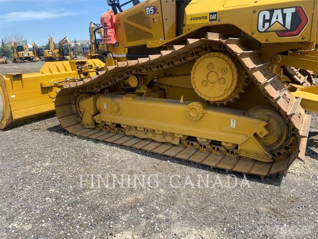 CAT D5-17 Buldooserid