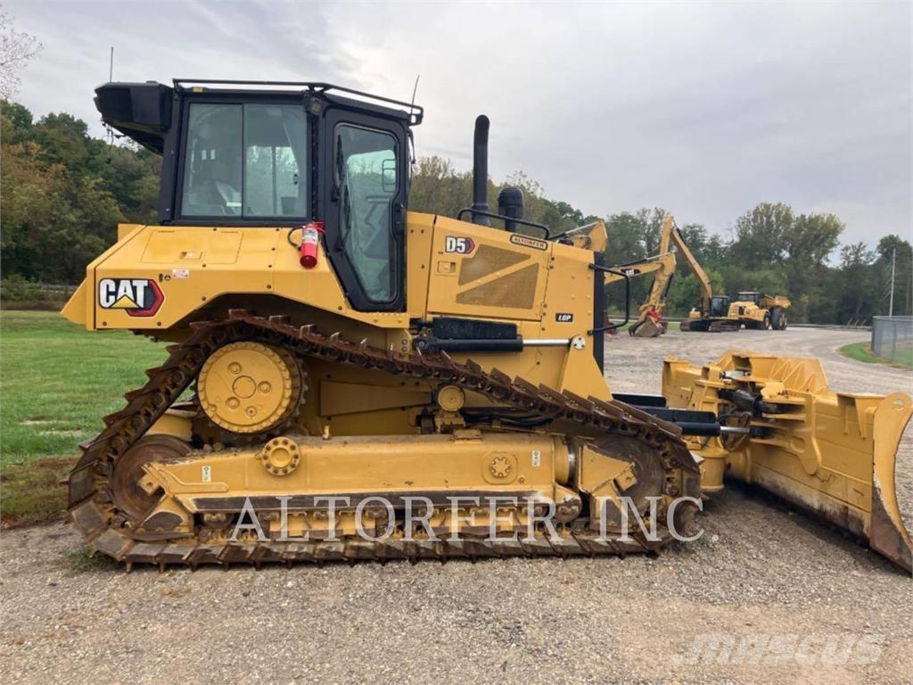 CAT D5-17VPLGP Buldooserid