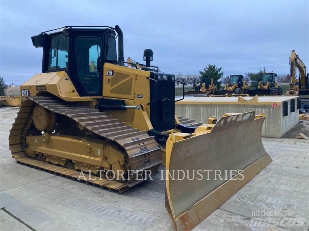CAT D5-17VPLGP Buldooserid