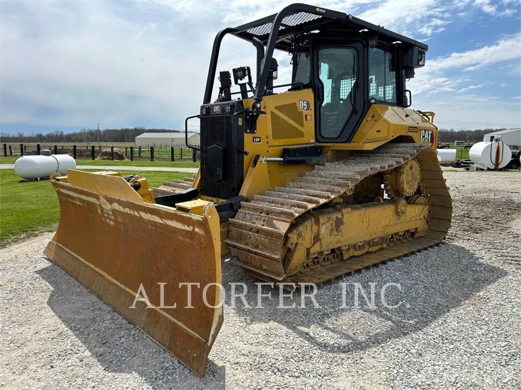 CAT D5-17VPLGP Buldooserid