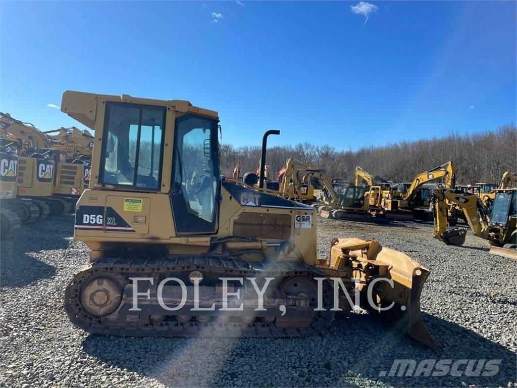 CAT D5G Buldooserid