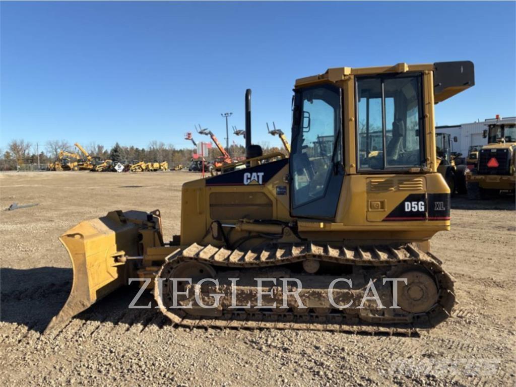 CAT D5G Buldooserid