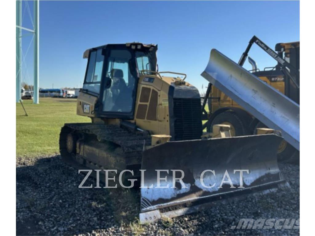 CAT D5K2 Buldooserid