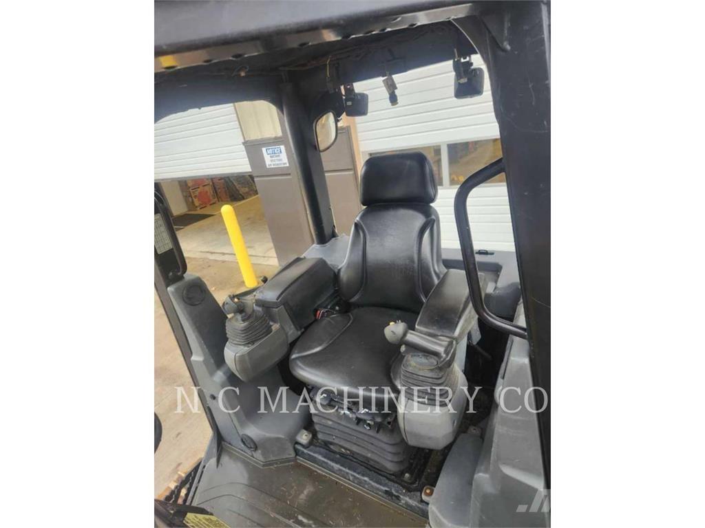 CAT D5K2 XLCN Buldooserid