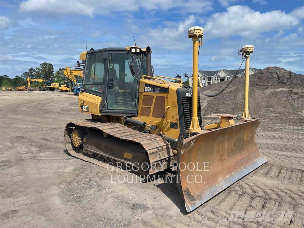 CAT D5K2LGP Buldooserid