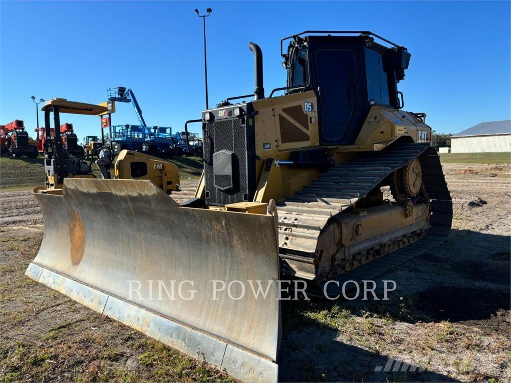 CAT D5VPEW Buldooserid