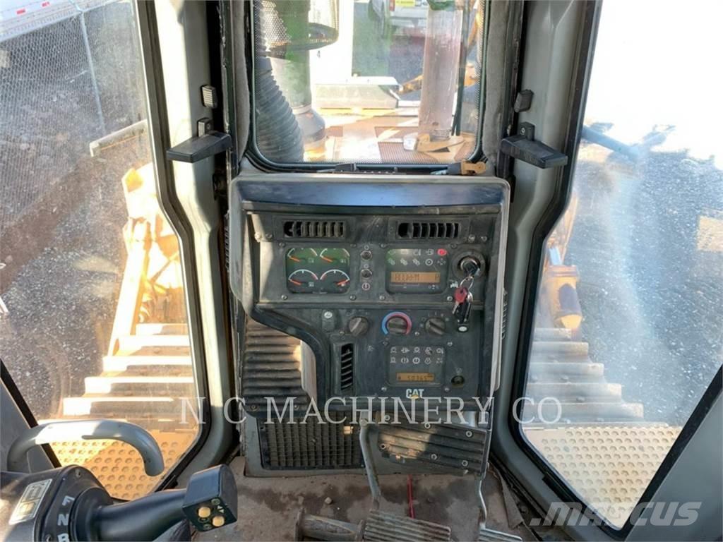 CAT D6T Buldooserid