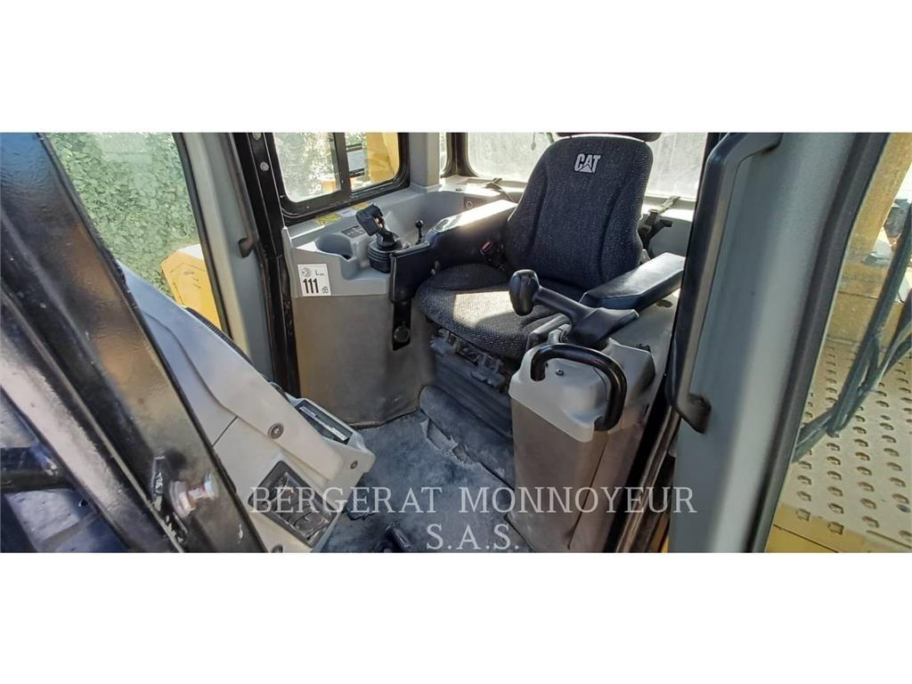 CAT D6T3B XW Buldooserid