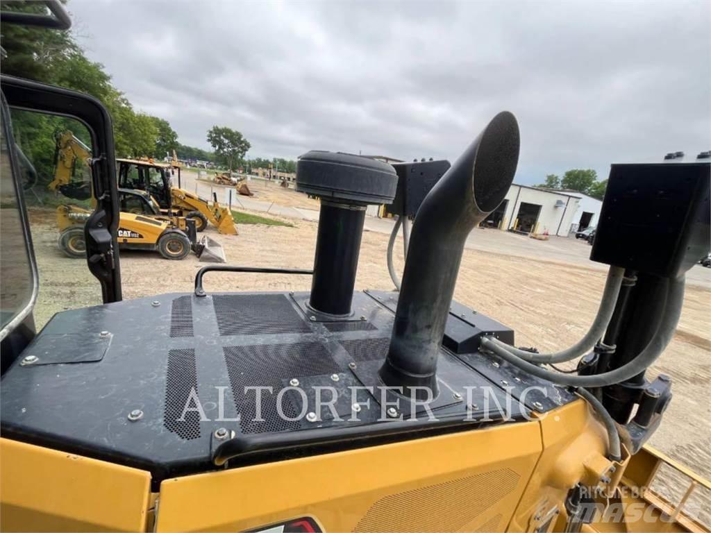 CAT D7-17 Buldooserid