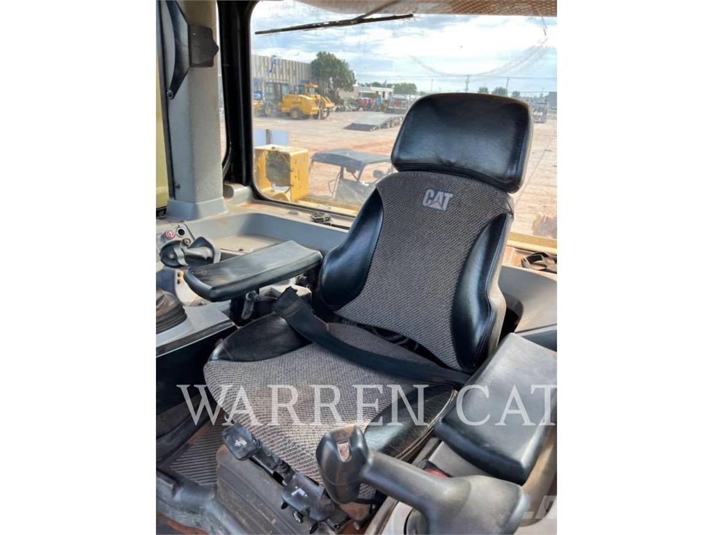 CAT D8T 4XLARO Buldooserid