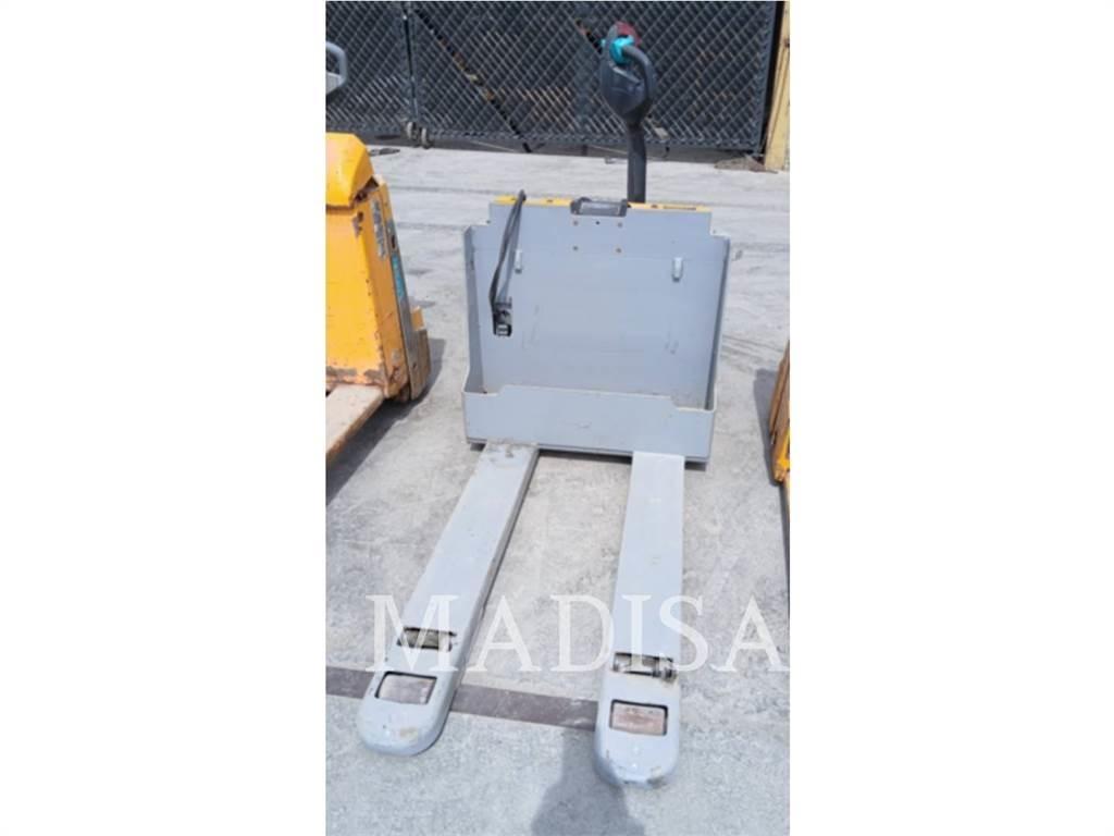CAT LIFT TRUCKS EJE120E Väljaveotraktorid