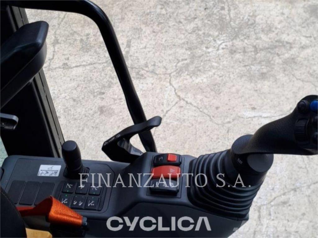 CAT M318 Ratasekskavaatorid