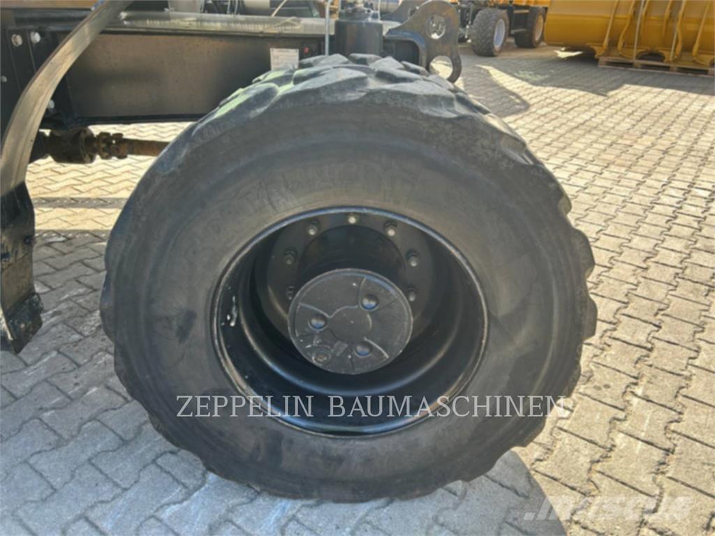 CAT M318-07A Ratasekskavaatorid