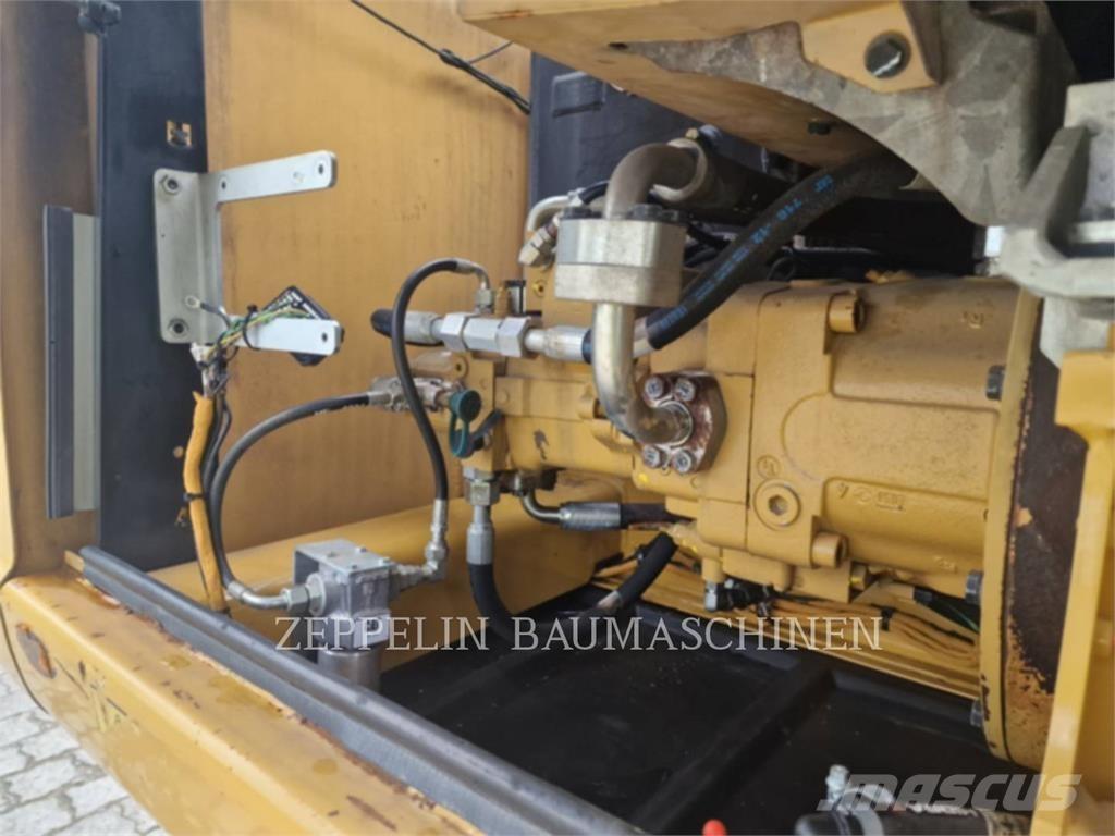 CAT M318D Ratasekskavaatorid