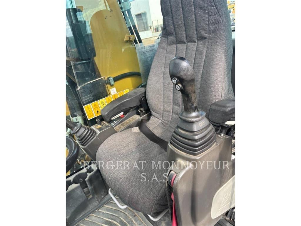 CAT M318F IVC Ratasekskavaatorid