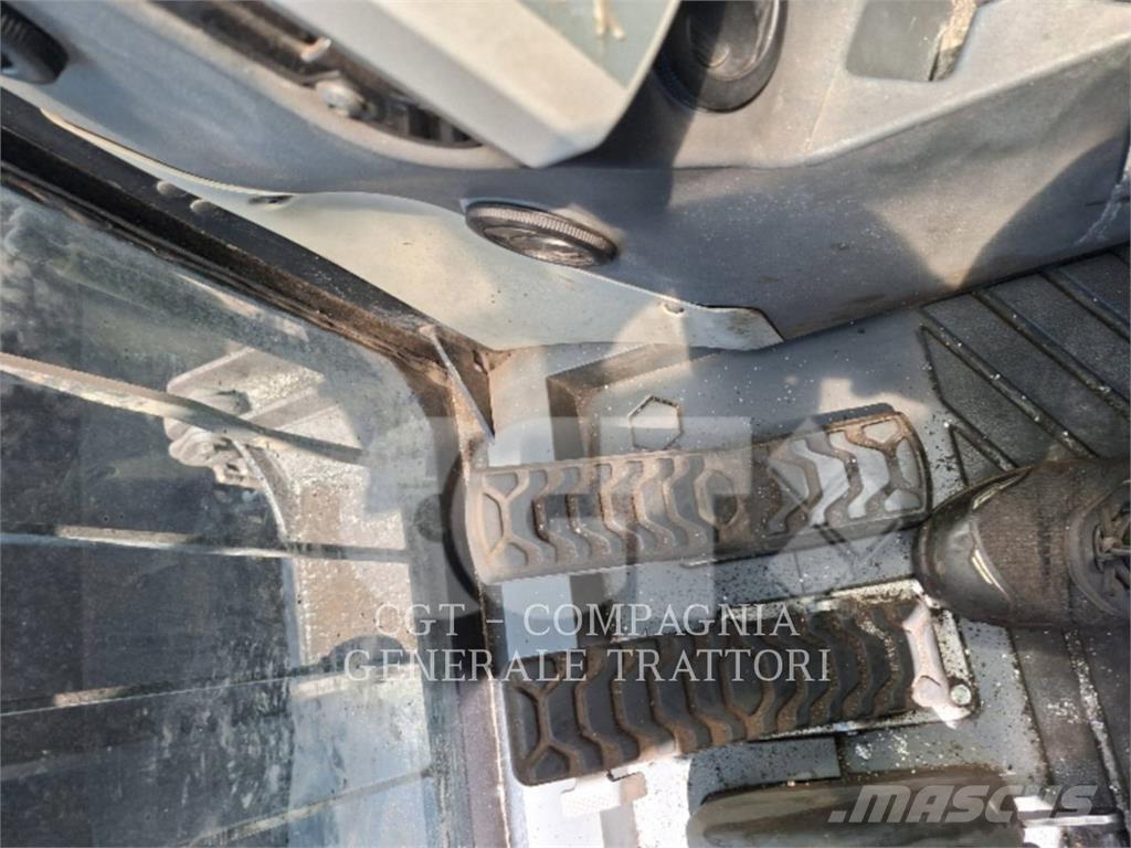 CAT MH 3024 Ratasekskavaatorid