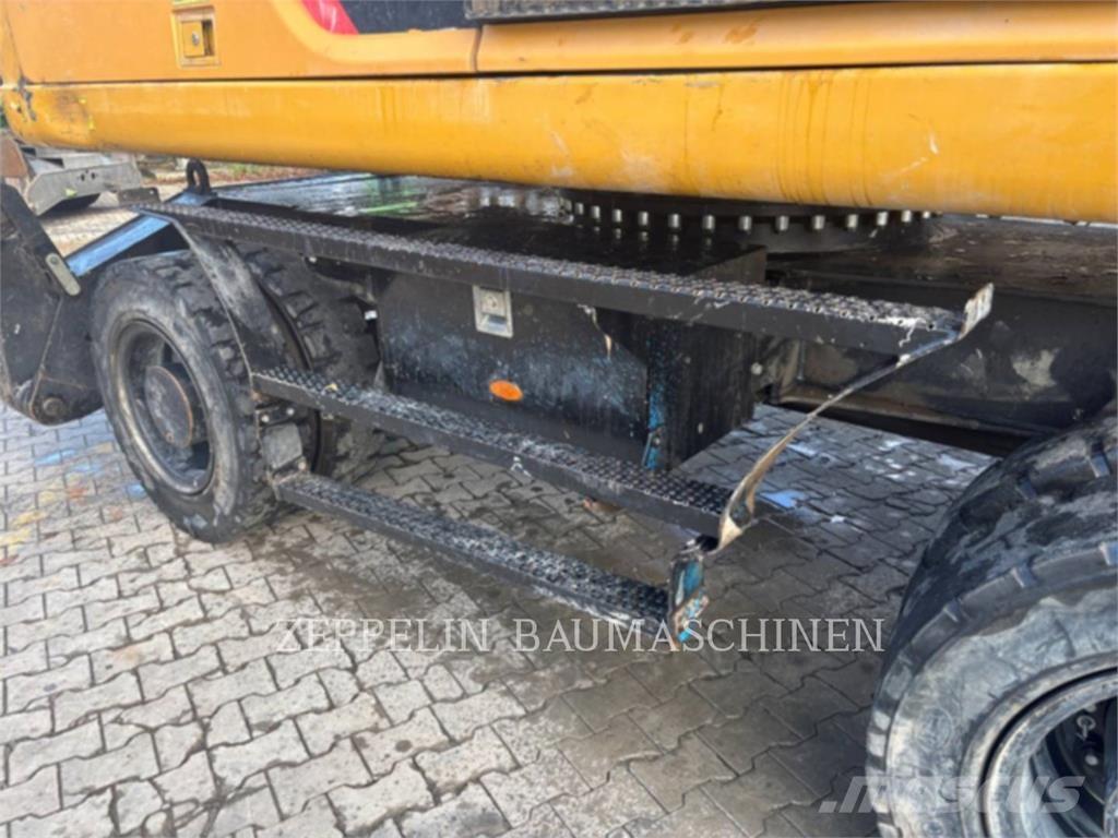 CAT MH3022 Lammutusekskavaatorid