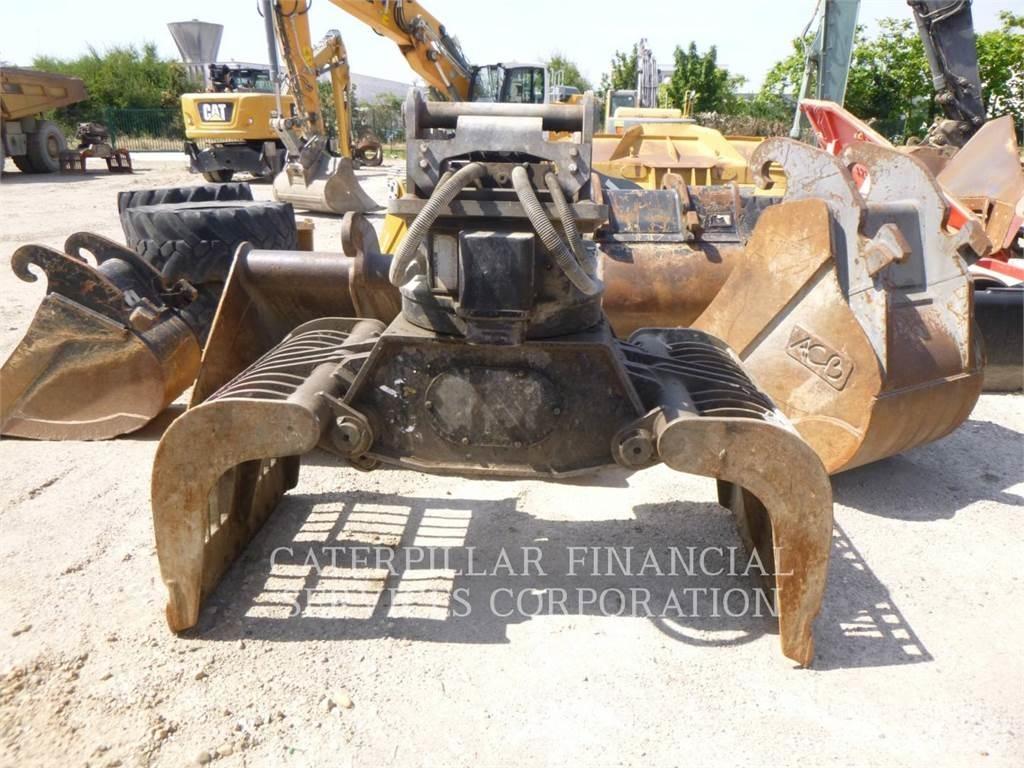 CAT MH3022-06 Ratasekskavaatorid