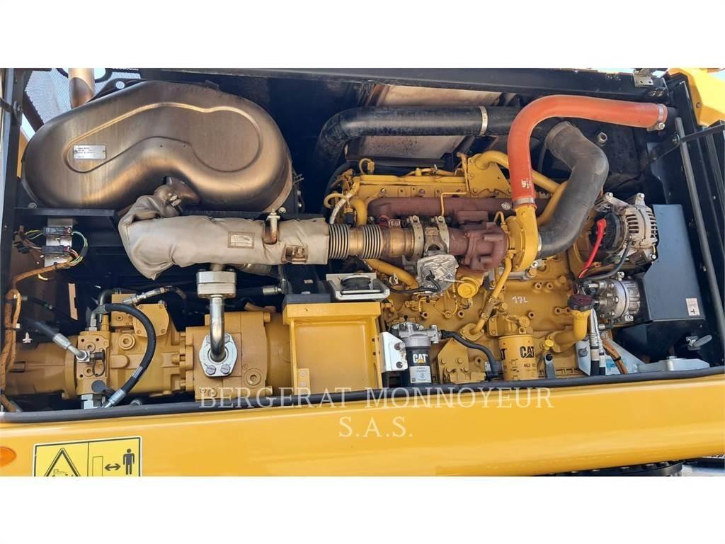CAT MH3022-1 Ratasekskavaatorid