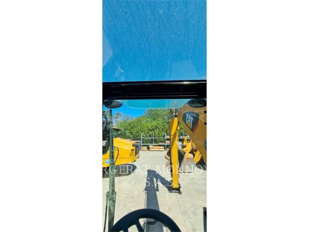 CAT MH3024-06 Ratasekskavaatorid